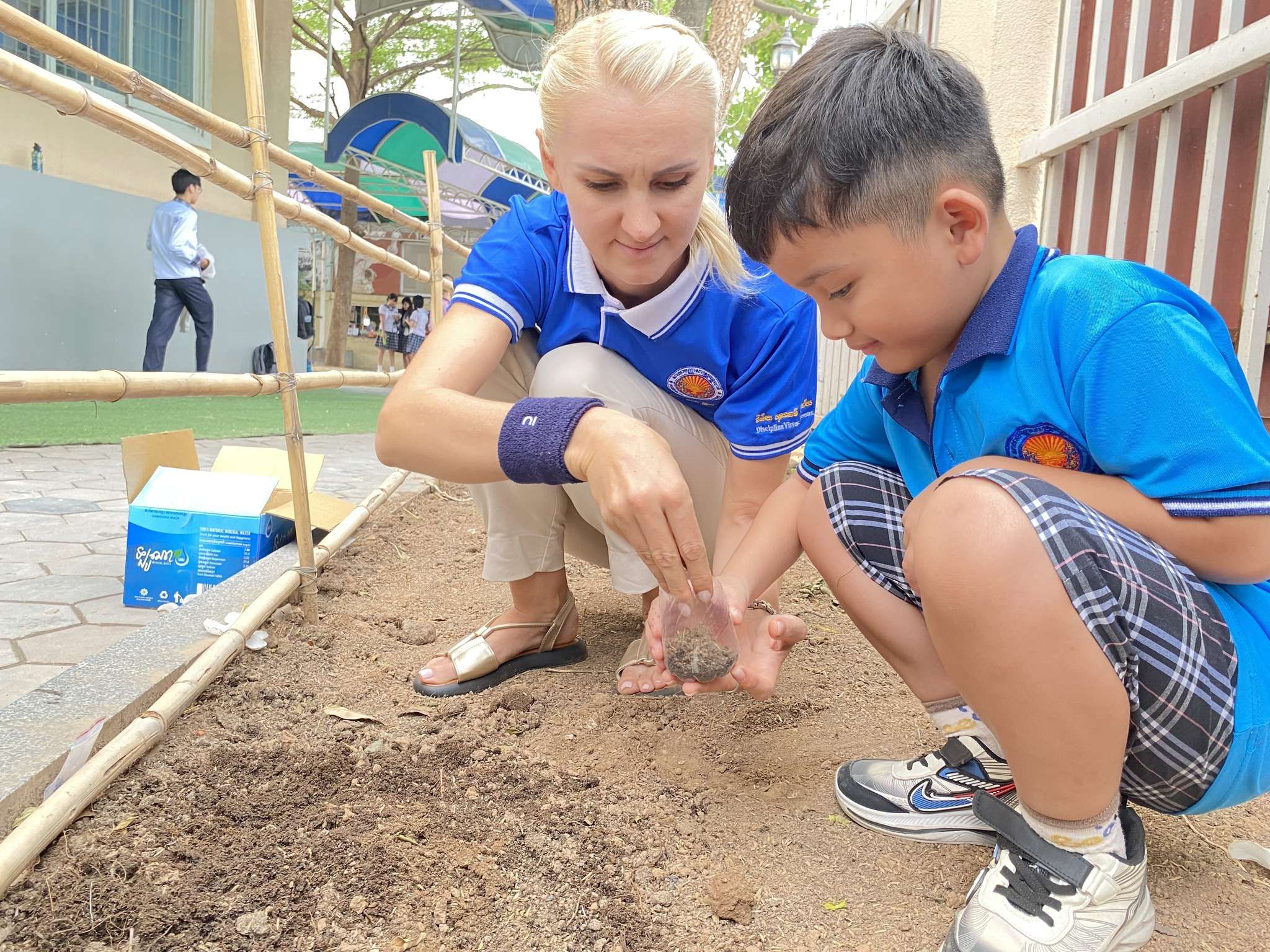 Children at Paññāsāstra International School – Sensok engaging in art and gardening activities with teachers, highlighting creativity, teamwork, and hands-on learning.