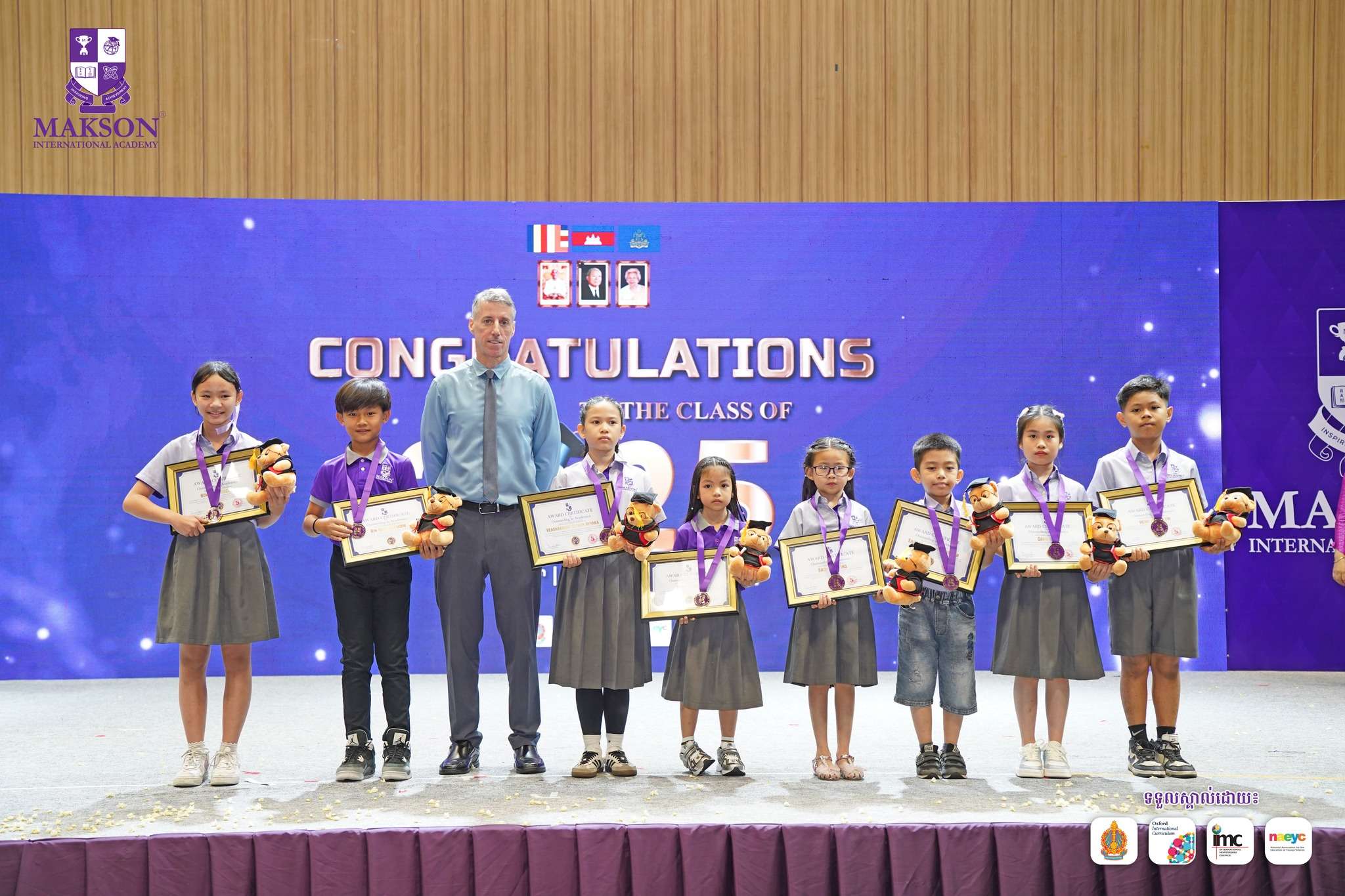 Primary students at MAKSON International Academy performing eco-themed acts during their 2025 graduation celebration at AEON Mall Sen Sok