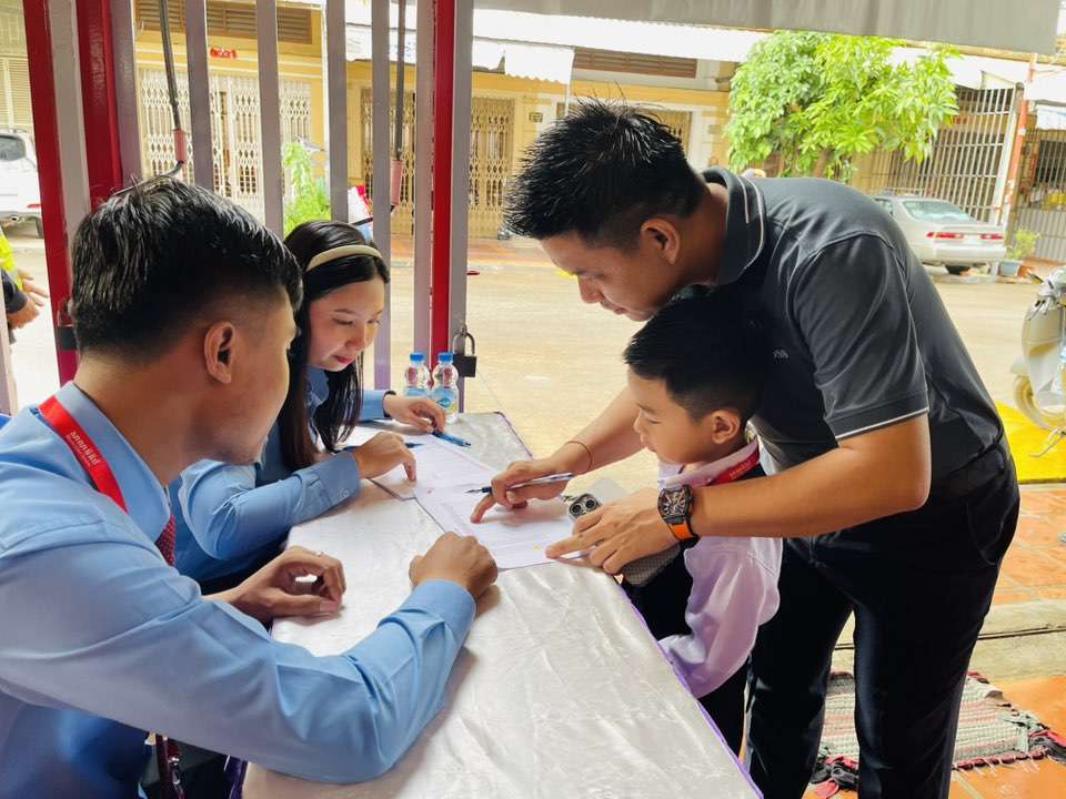 Students and parents registering at Milky Way School Boeng Chhouk campus in Phnom Penh during the 2025 enrollment event.