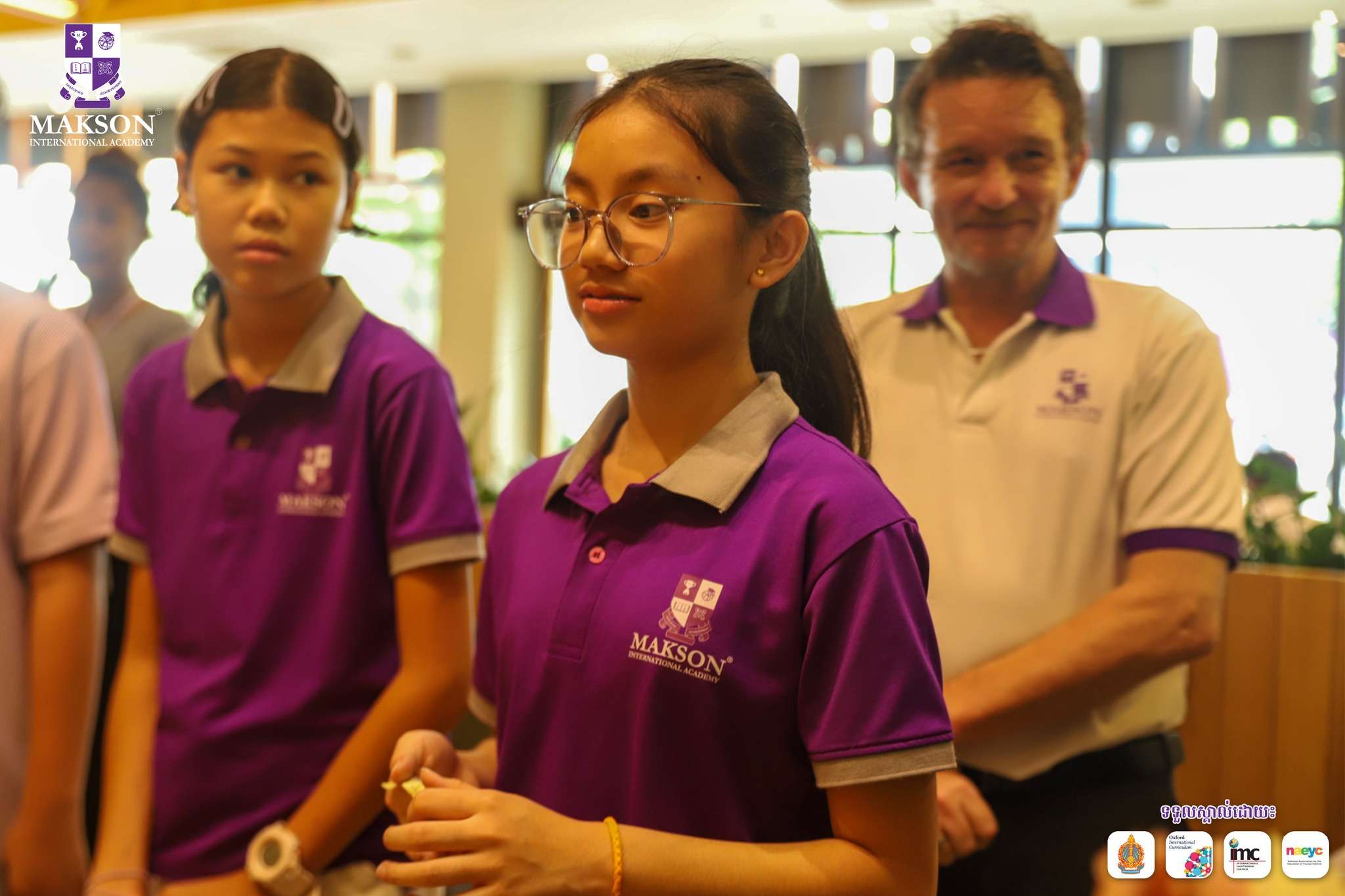 Students from Makson International Academy OCIC Campus interview a coffee shop manager as part of their Global Skills Project on reducing food waste.